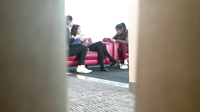 Con ese culo que tiene la tía, como para no renovarla el contrato
