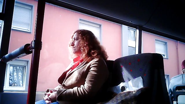 La zorra se folla en casa al mejor amigo de su marido