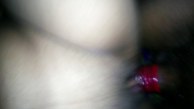 Mi hija se pone una polla de plástico y me revienta el coño