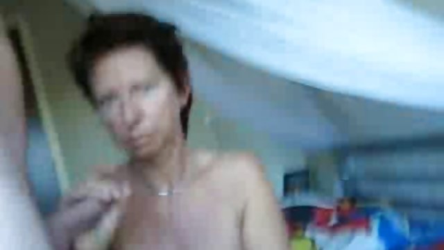 Muy fuerte cuando la madre de tu novia te la quiere chupar