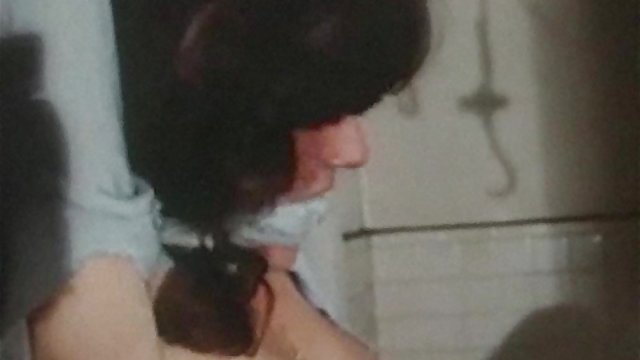 Me quiero dar un baño con mi madrastra, me vuelve loca !!
