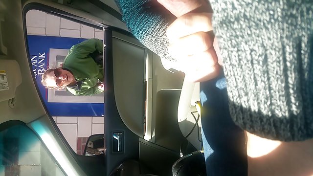 Pilla a su hija tocándose el coño y ella se anima con ella!