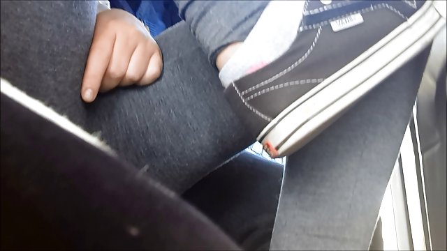 La vecina madura se quitó la ropa delante suyo...