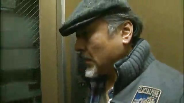 Es una madura muy cachonda que le gusta exhibirse