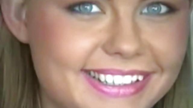 La vieja doctora hace que el joven paciente se desnude