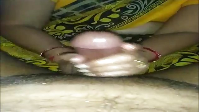 Morenaza amateur follada por dinero en unas escaleras