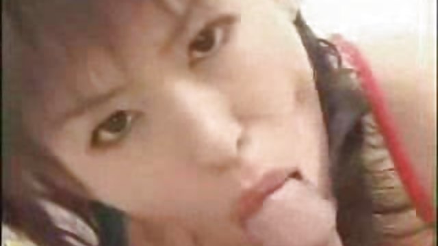 Tremendo el orgasmo de la jovencita latina ante cámara