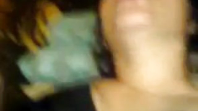 Me encanta chuparle sus enormes tetas a mi amiga