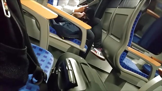 Como le gusta a la negrita chupar los cojones y la polla