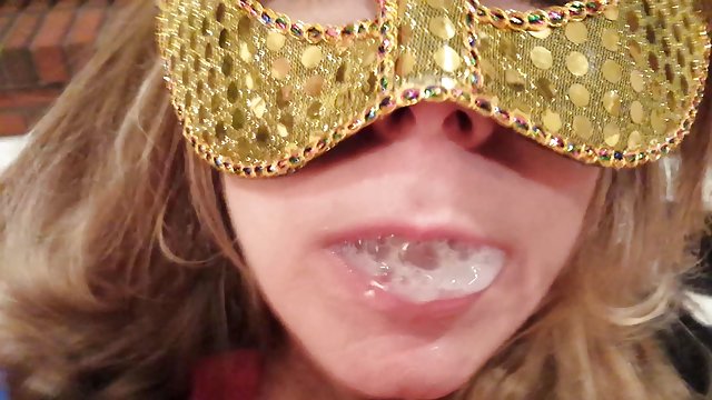 La Milf Jelena Jensen siempre se masturba por navidad