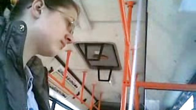 El gran Rocco Siffredi destrozando literalmente a una joven