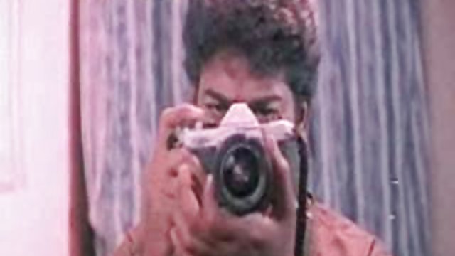 Le manda fotos porno a través del móvil a su marido
