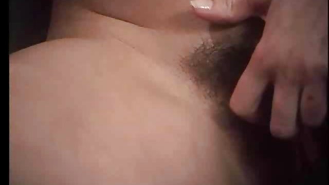 Primero me la chupa y luego le follo todo el culo